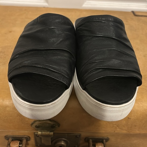 J/SLIDES NYC BLACK LEATHER SIZE 7 - Picture 5 of 8